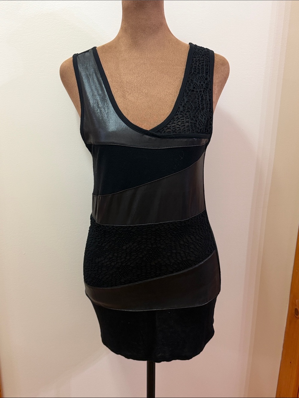 NWOT Costa Blanca Black Mixed-Media V-Neck Tank Top Size Medium